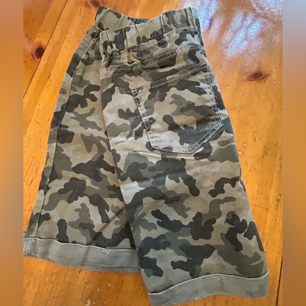 Women’s Camouflage Shorts - Picture 3 of 9